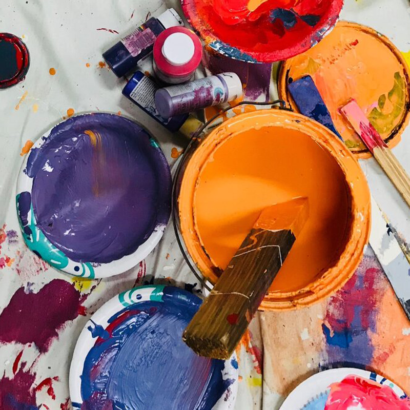 Photo depicting some open cans of colourful paint